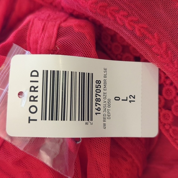 NWT size 0X Torrid Gauze Red Embroidered And Crochet Trim Top - Picture 3 of 3